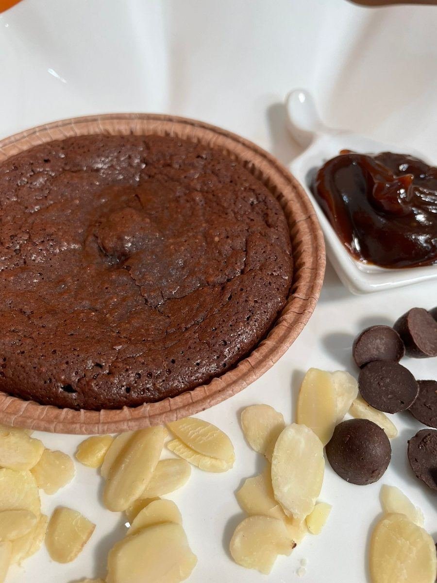 Brownie de Amêndoas recheado com Doce de Leite